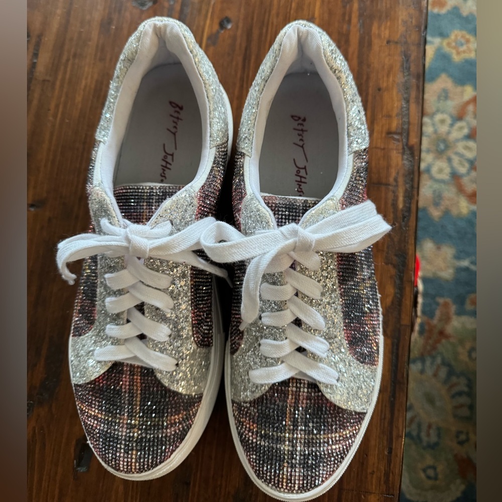 Betsy Johnson sequined size 9 sneakers